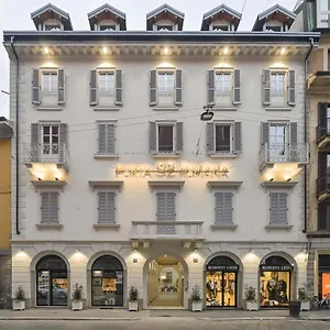 https://piazza-della-scala-3.it-lombardy.com